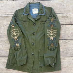 Olive Green Utility Jacket with Epaulettes and Decorative Patches